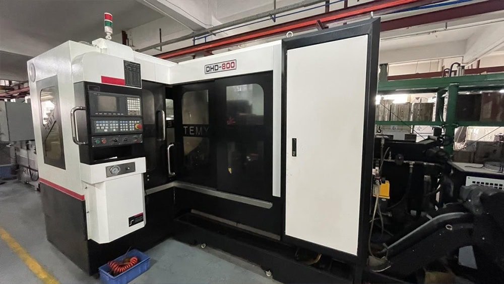 cnc-deep-drilling-machine-for-hair-brush-mold-making-tooling