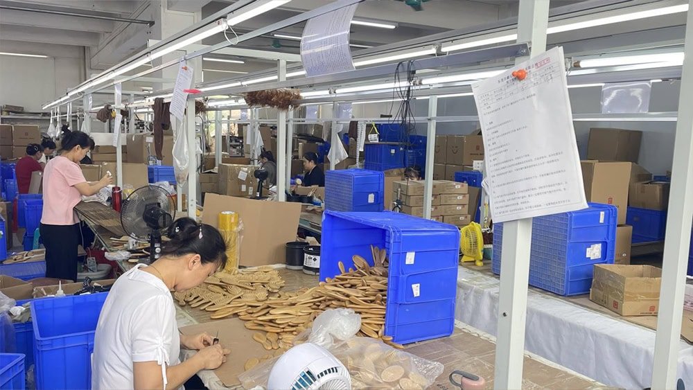 eco-friendly-wooden-bamboo-hair-brush-quality-inspection-packing